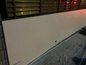塀部分塗装仕上げ